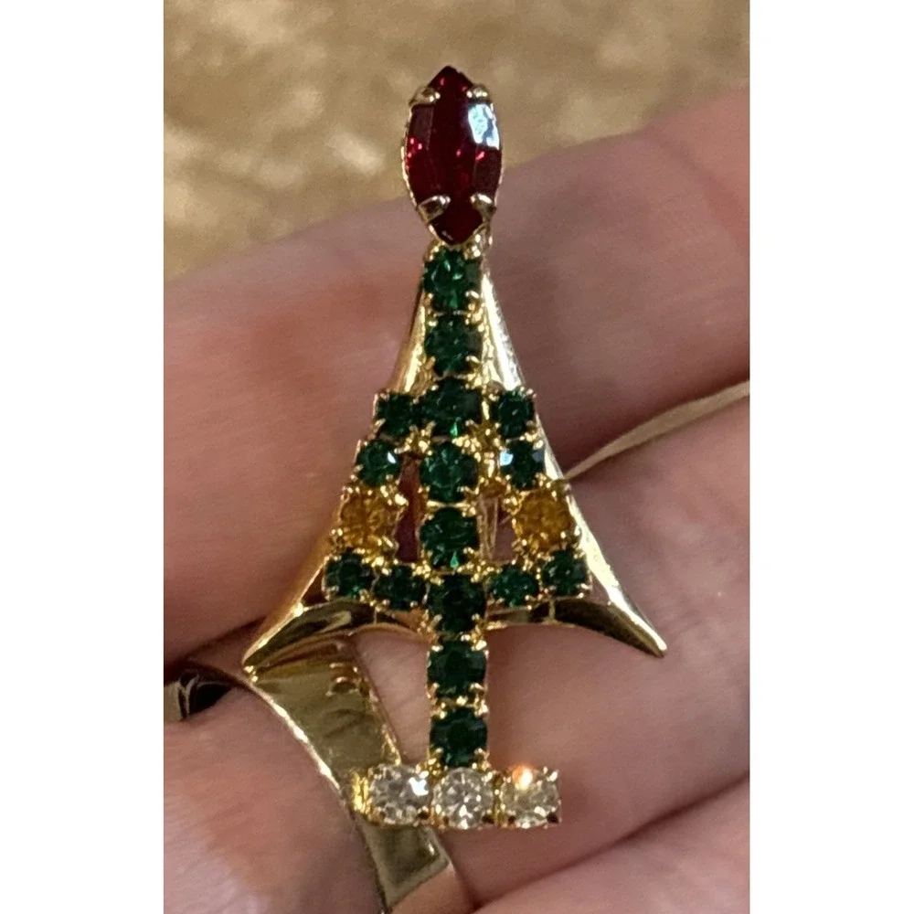 Vintage Christmas Tree Brooch Red Crystal Green Rhinestone Gold Tone Modernist
